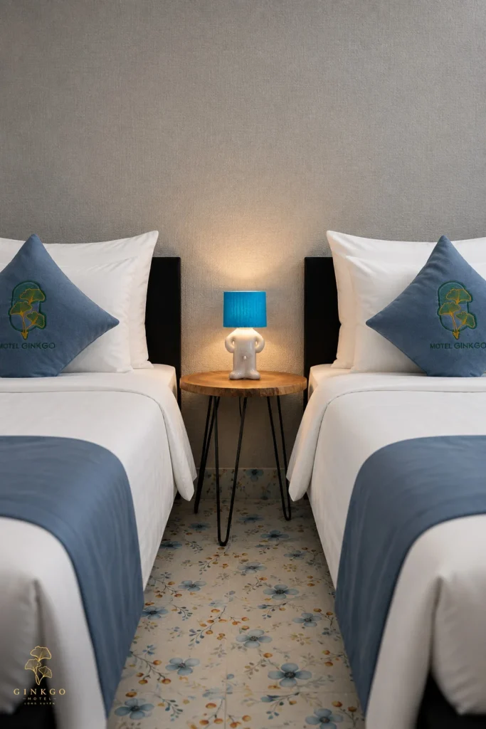 Hai giường 1m6 đặt song song trong Double Bed Room